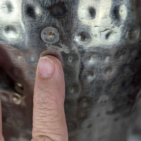 Metal vase with a gunmetal look in great condition - Picture 8 of 8